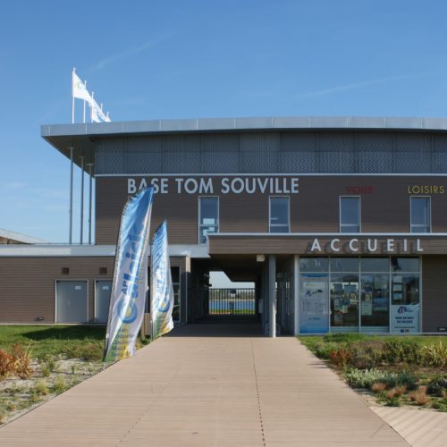 Base de voile Tom Souville - Sangatte / Polynome Architecte / Joint Gorge Olympic Smokey - bardage Cape cod